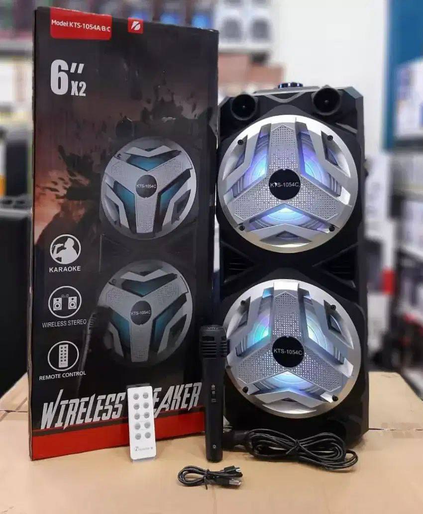 Bluetooth тонколона KTS 1054 с подарък микрофон