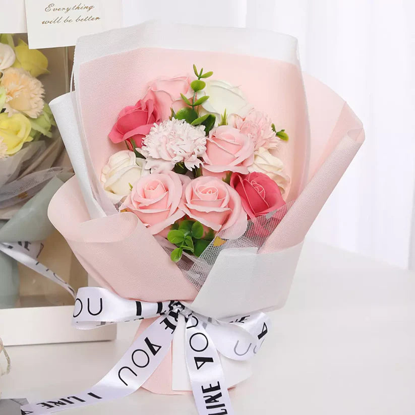 Ароматен букет от вечни рози + Керамична чаша с лъжица, със сърца