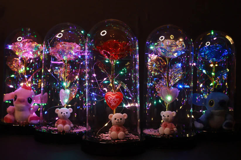 Вечна Роза в Купол с Играчка LED лампички в подаръчна кутия