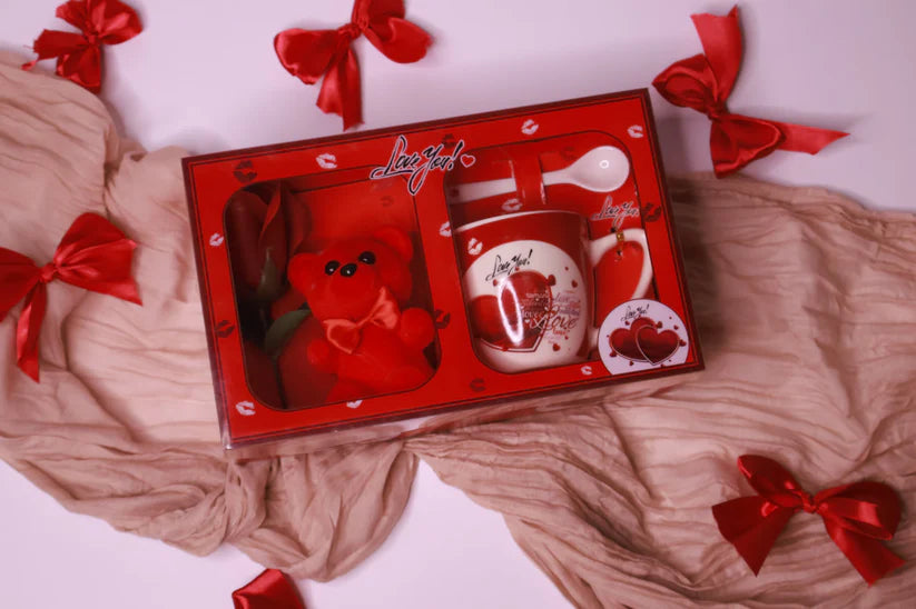 Подарък за Свети Валентин - чашка с лъжичка, мече и розичка