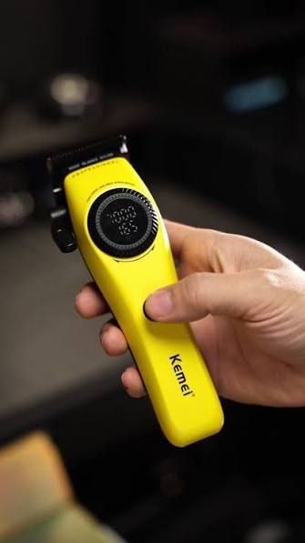 ПРОФЕСИОНАЛНА МАШИНКА ЗА ПОДСТРИГВАНЕ KEMEI KM-1735 (ЖЪЛТА)