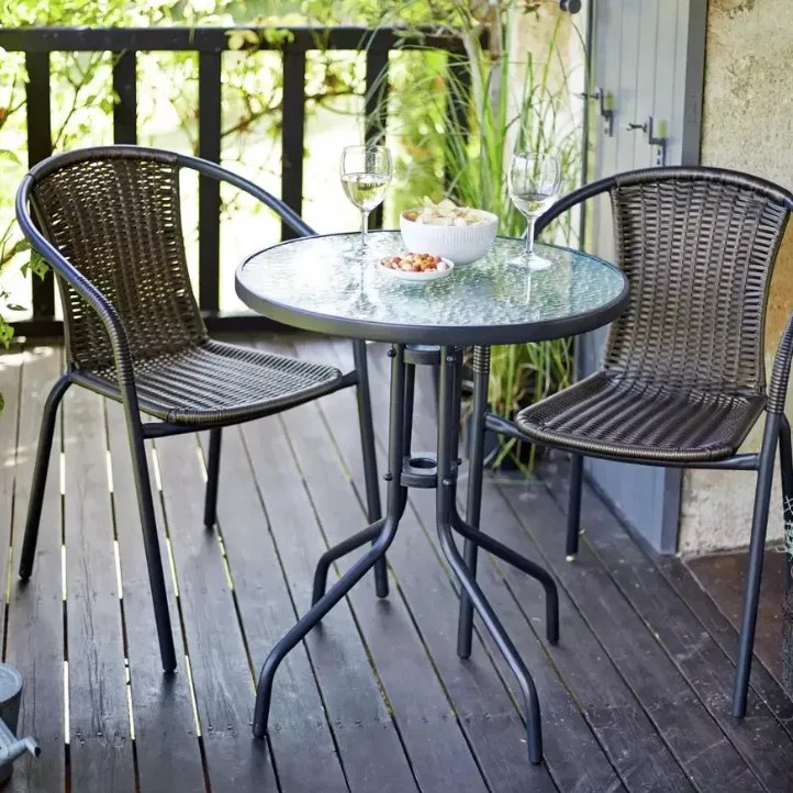 Градински комплект маса и 2 стола