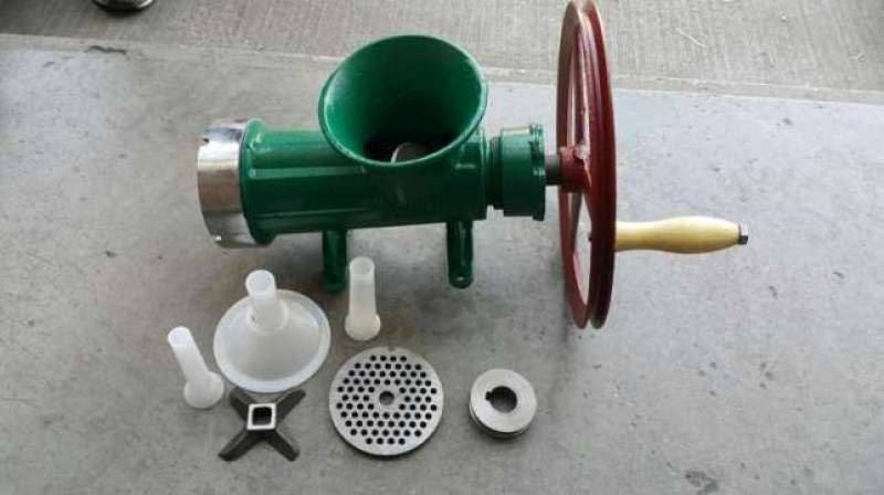 Румънска чугунена месомелачка за кайма №32